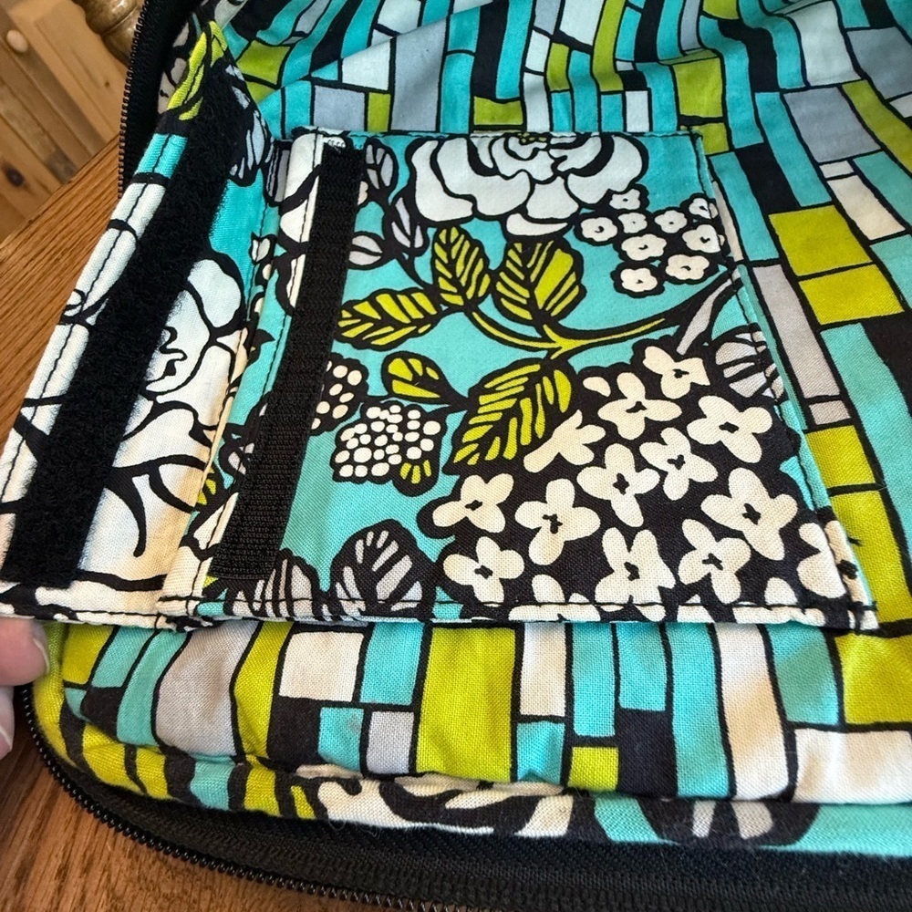 SOLD Vera Bradley Island, Bloom, 17 “ laptop sleeve case bag - Picture 8 of 9